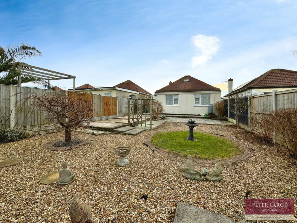 16 Carlisle Avenue, Rhyl, LL18 3UD