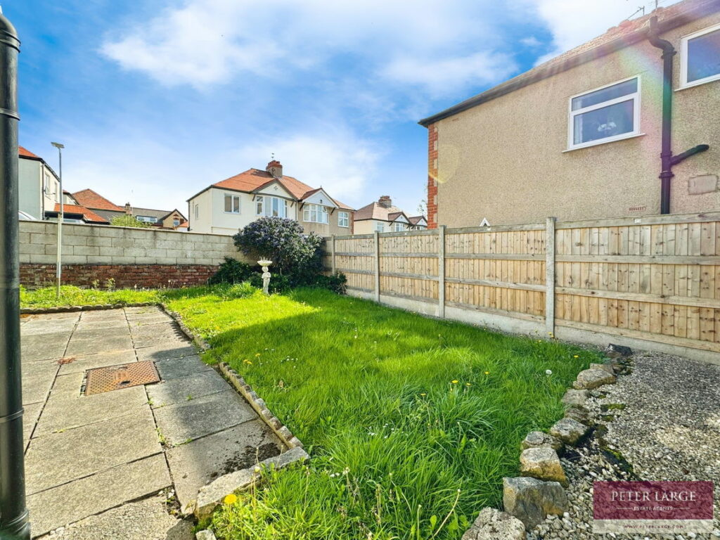 10 Seabank Road, Rhyl, LL18 1EA