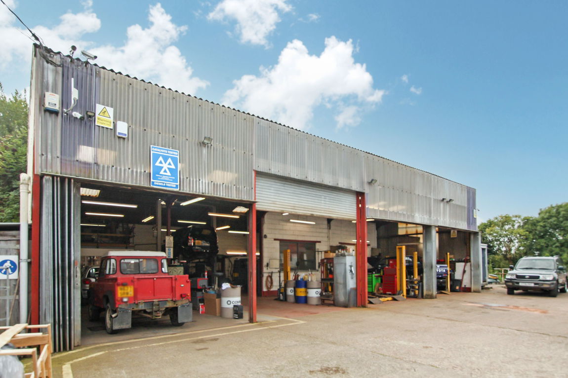 Formerley Jones Brothers 4×4 Ltd, Holywell Road, Rhuallt LL17 0TD