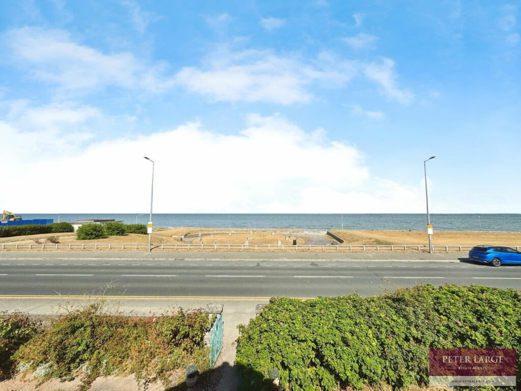 8 Marine Drive, Rhyl, LL18 3AU